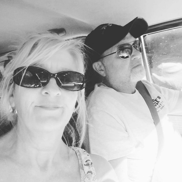 Hi!! I'm Debi... welcome to my closet! - Picture 3 of 6